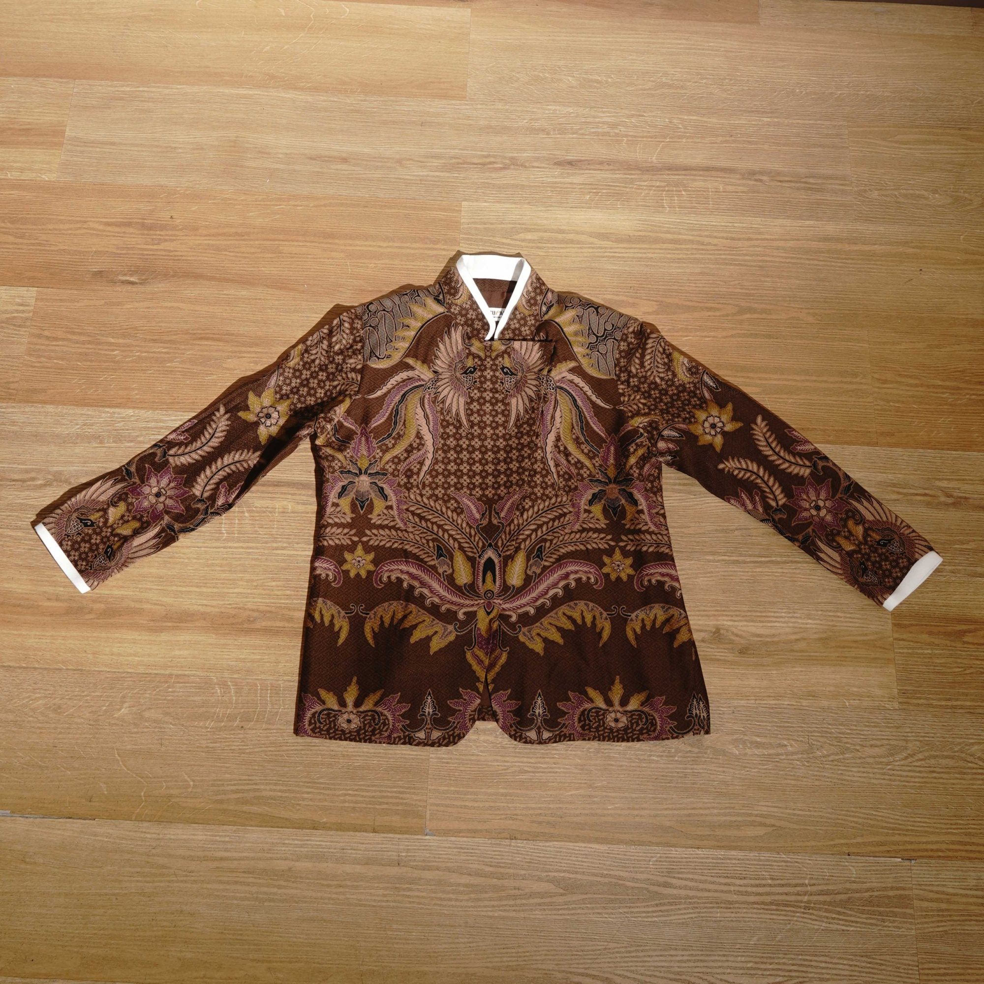 Adisti 1 Women Longsleeved Batik ‘Janggan’ Top - ADISTI